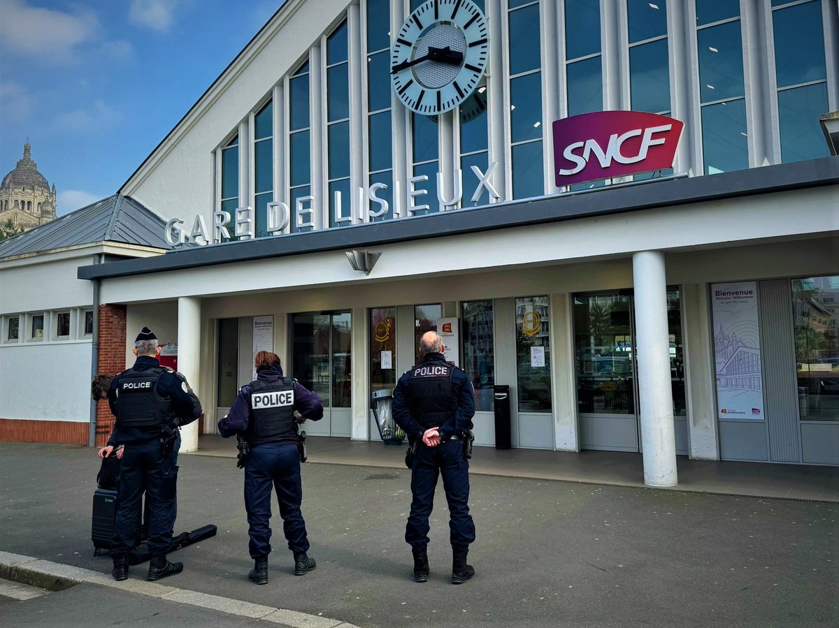 PoliceNat14's tweet photo. #IMMIGRATION | Hier, à #Caen, #Lisieux, #DivesSurMer, #Deauville et #Honfleur, nos 👮♂️👮♀️ aux côtés de la @douane_france & des polices municipales, ont mené des opérations de contrôle dans les gares & sur les axes routiers à fort trafic pour lutter contre l'immigration irrégulière. https://t.co/69NhnKnTeE
