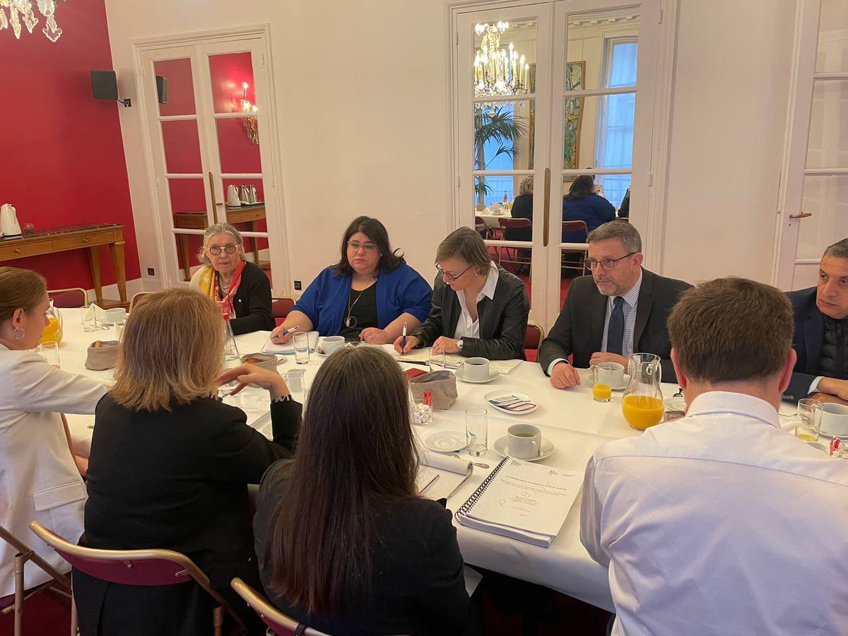 A l’invitation de <a href="/stelladupont/">Stella DUPONT</a> Députée En Commun!
Présentation du rapport de notre Présidente d’honneur <a href="/barbarapompili/">Barbara Pompili</a> sur la planification écolo ds les pays du G20 et de l’UE à l’Assemblée nationale auprès des députés et de nos représentantes <a href="/CLAPOTMireille/">Mireille Clapot</a> et <a href="/AudreyLive14/">Audrey Livé</a>