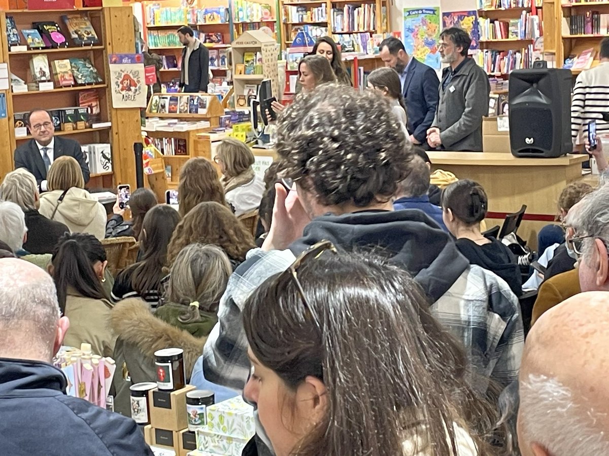 Très heureux d’avoir pu présenter la grande consultation citoyenne à <a href="/fhollande/">François Hollande</a>  lors de sa venue à #Orléans #MaintenantOrléans