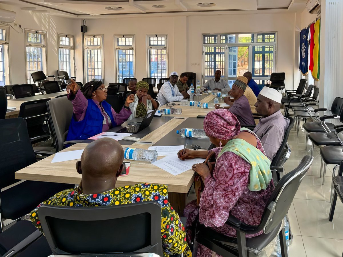 OIMGuinee's tweet photo. À Labé, @OIMGuinee et les acteurs locaux se sont réunis autour du Programme de protection, retour & réintégration des migrants #MPRR, financé par l’#UE 🇪🇺, pour échanger sur l’approche du projet, la diversification des assistances et les données 2024. @UEenguinee @GouvernementGN https://t.co/nUPBB6xzgS