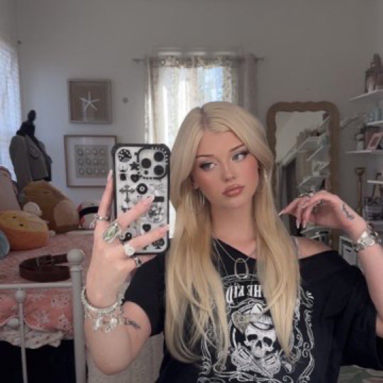 LorenG0D's tweet photo. your going to always remain a pathetic excuse of a human forever🖤

you should be eternally grateful you have such a privilege to serve me😁 https://t.co/CTZ760e0mH