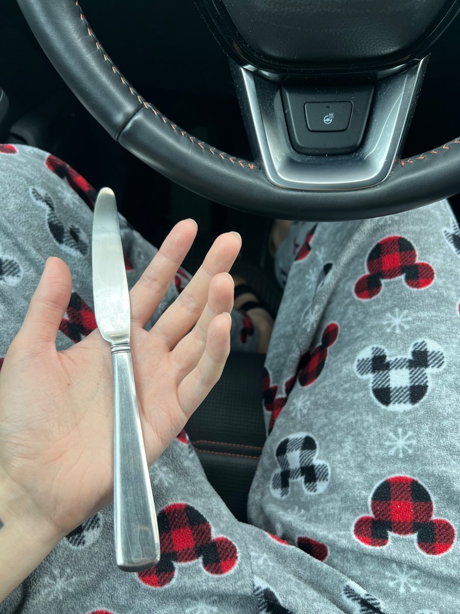 Skuttle (@skuttlecs) on Twitter photo Held an unloaded butterknife today.
Honestly kind of horrifying, You can just end a life like it’s nothing. Held an unloaded butterknife today.
Honestly kind of horrifying, You can just end a life like it’s nothing.