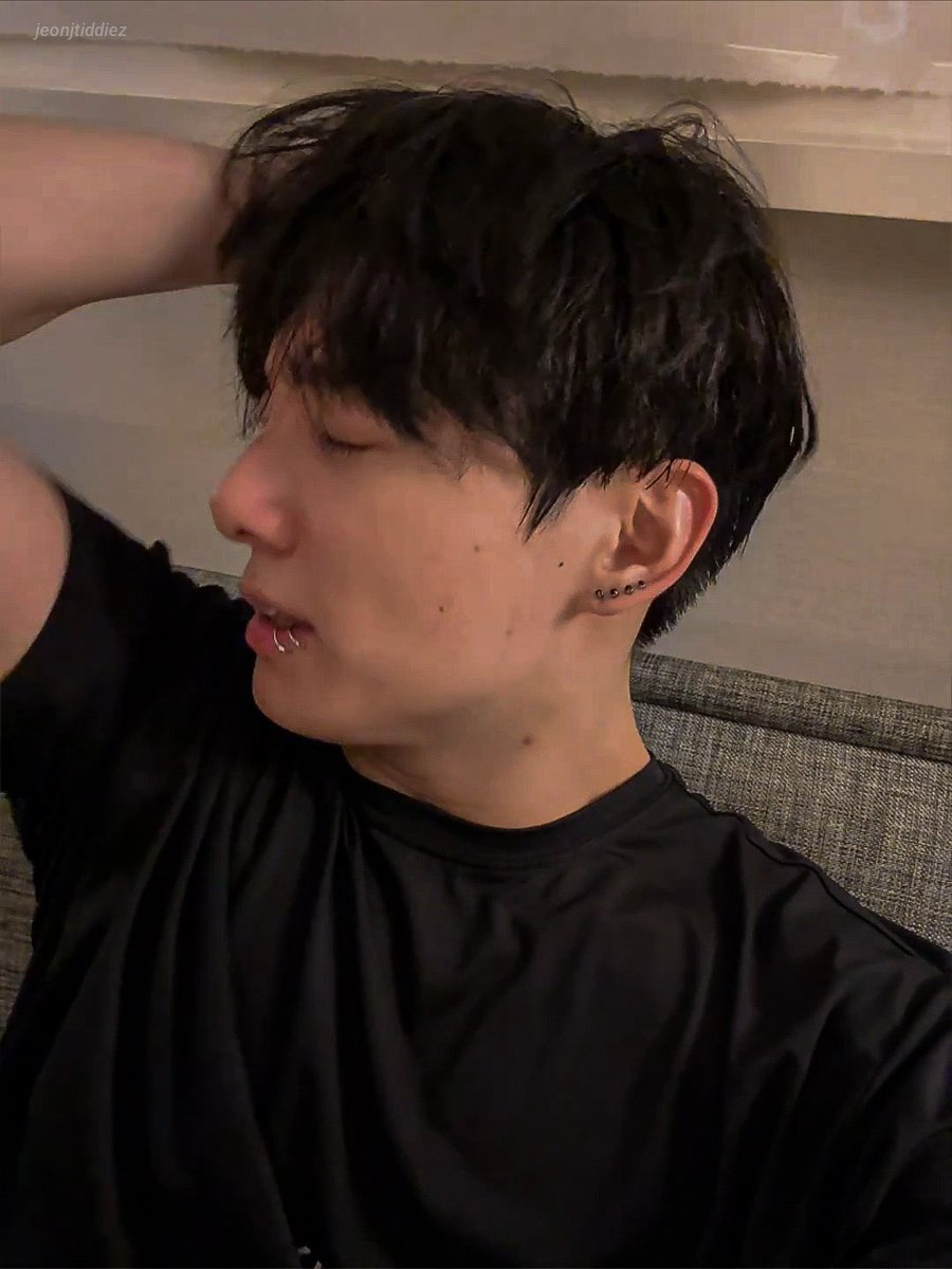 thvjkmon's tweet photo. BOYFRIEND. https://t.co/J1QGpKtypj