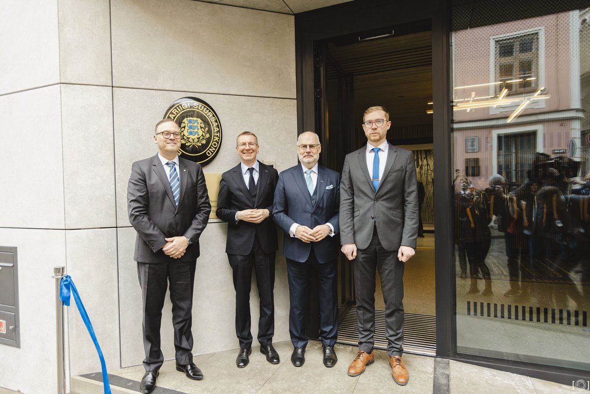 Uus saatkond on ametlikult avatud mõlema riigi presidentide austava kohalviibimisega. Palju õnne meile! Foto: janisphoto.com