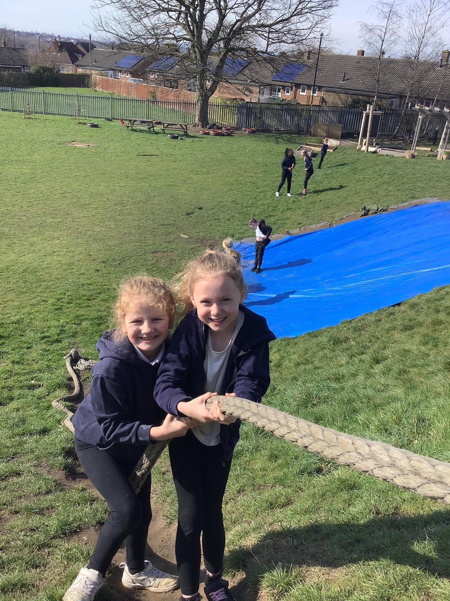 Spring has definitely arrived in Houghton! 
The children of Gillas Lane are thoroughly enjoying their fun in the sun!

#TeamGillas #HOPToIt #GoodToBeGillas