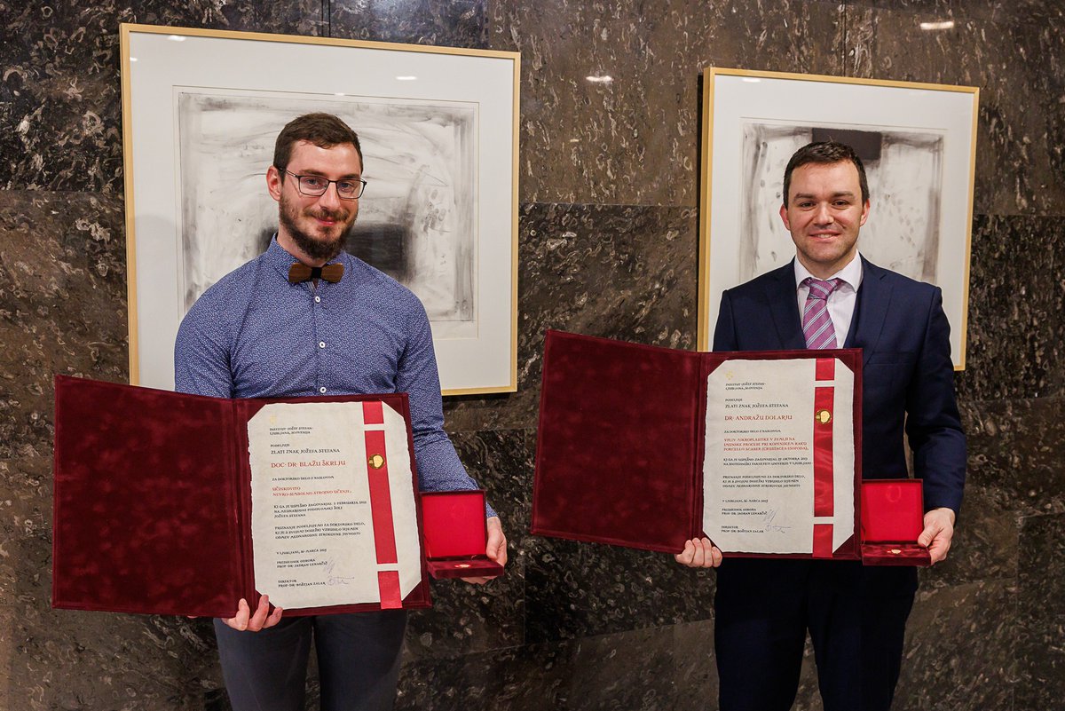 Doc. dr. Blaž Škrlj in dr. Andraž Dolar (na sliki) ter dr. Jan Rozman (trenutno v Veliki Britaniji) so prejemniki zlatih znakov Jožefa Stefana. Čestitamo!