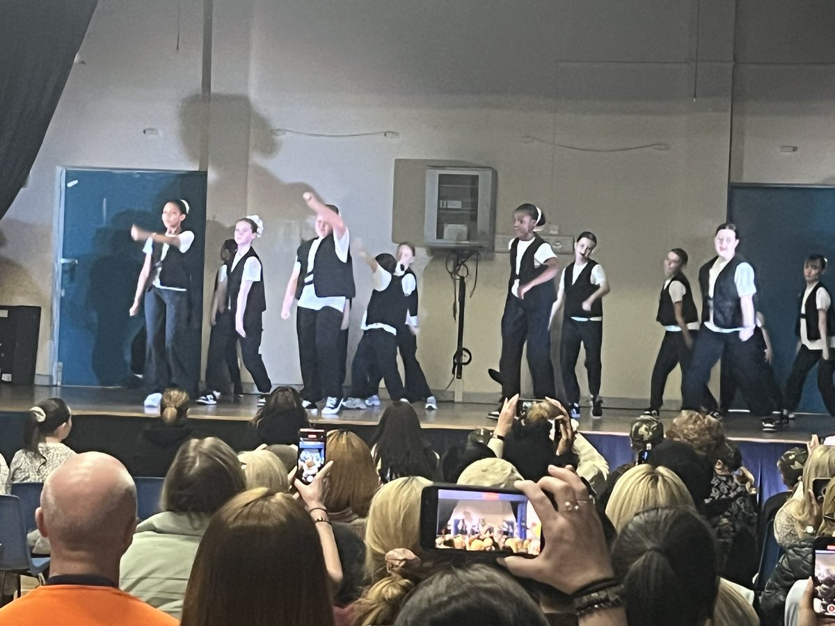 Emma McIntyre tweet media