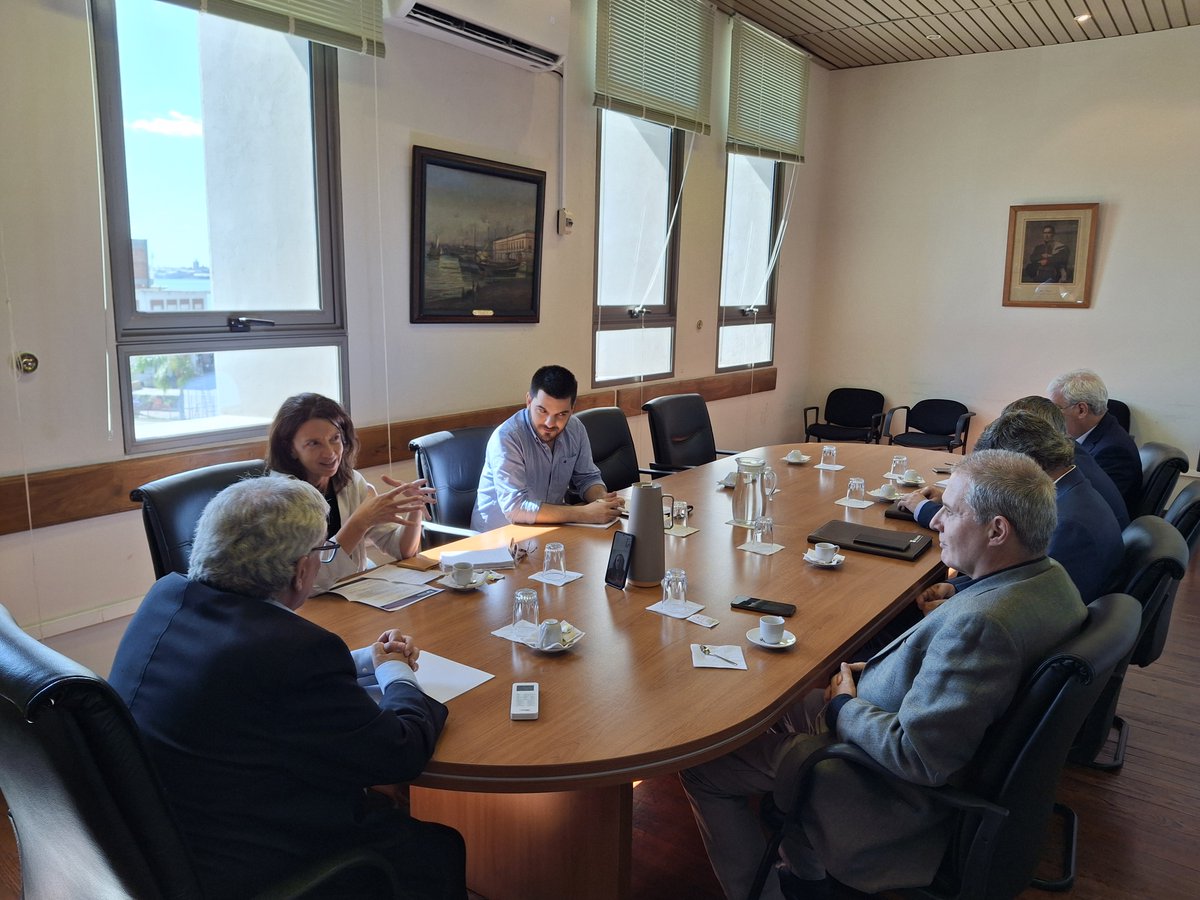 Aduanas Uruguay (@aduanauru) on Twitter photo El Director Nacional de Aduanas, Lic. Joaquín Serra, recibe una delegación de <a href="/Uniondeexport/">Unión de Exportadores del Uruguay</a> El Director Nacional de Aduanas, Lic. Joaquín Serra, recibe una delegación de <a href="/Uniondeexport/">Unión de Exportadores del Uruguay</a>