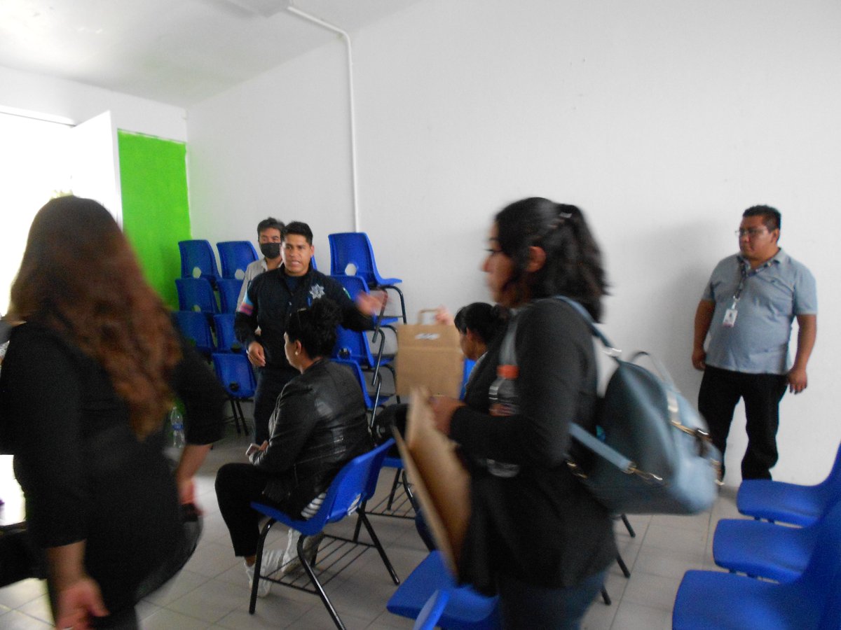 La Epo 49,  externa un amplio agradecimiento a la Coordinación de Prevención del Delito y la Unidad Canina, por la atención brindada a la solicitud de apoyo "Programa mochila segura"
 <a href="/azucenacisneros/">Azucena Cisneros</a> 
 <a href="/Edomex/">Gobierno del Estado de México</a>
<a href="/SEMSedomex/">SEMS</a>
<a href="/DGEMSedomex/">DGEMS</a>
<a href="/dbg_epoem/">Dirección de Bachillerato General.Estado de México</a>