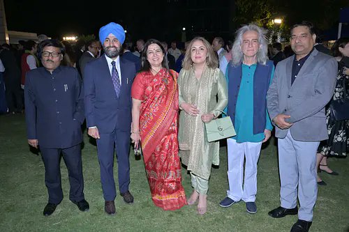 anilaksin's tweet photo. It was my pleasure to celebrate the Greek Independence Day at the Embassy of Greece with colleagues and friends. Long live the friendship between Greece🇬🇷 and India 🇮🇳 https://t.co/ZeI8CeH0hD