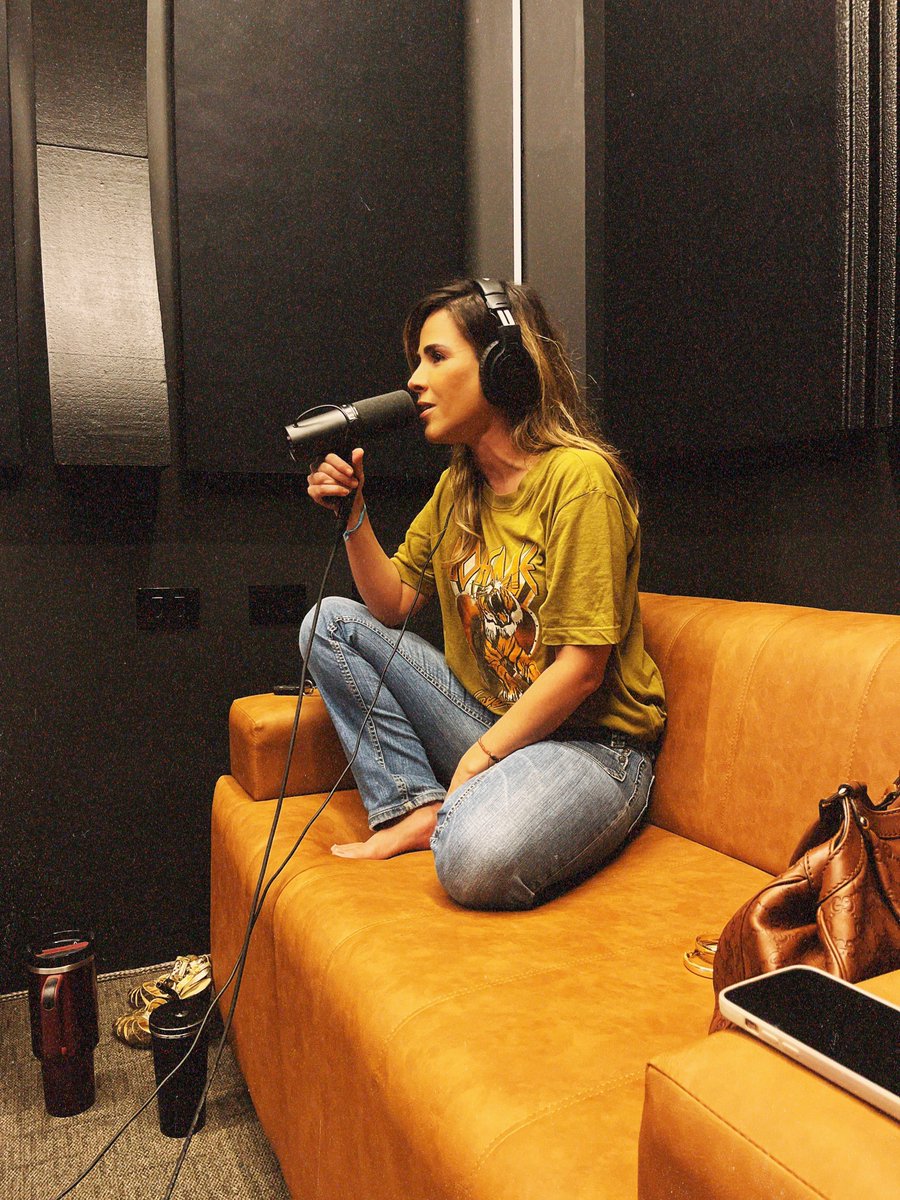 WanessaCamargo's tweet image. Dia de cantar 🎤🎶