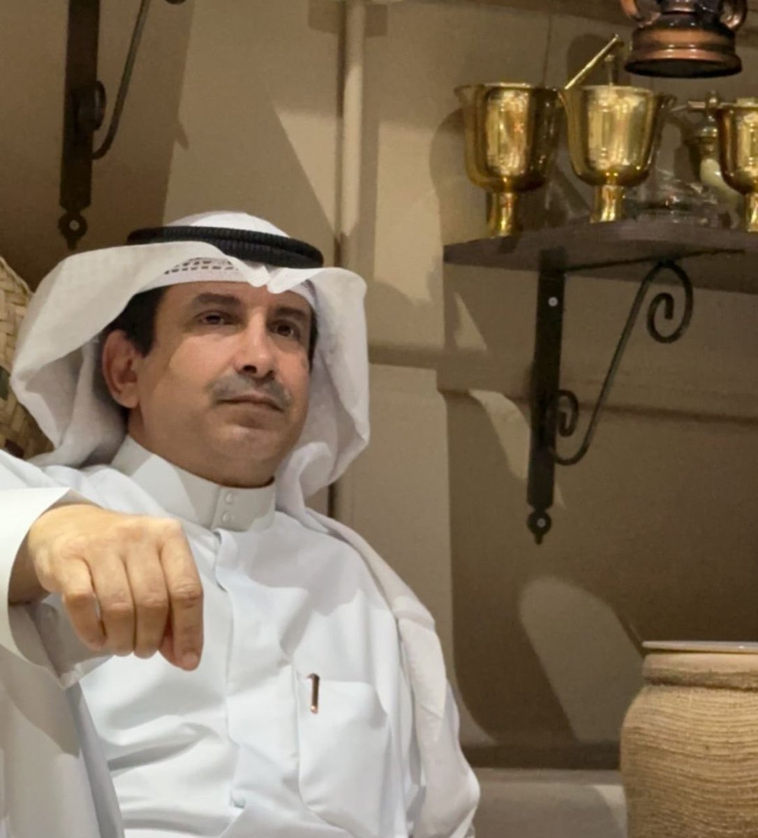 هيه ياللي تنشّد إخذ عنا علوم
الخوي له مكانه شملنا له شمل

 ندمج أغلاط شخصٍ جد أبوه إمحشوم
لين وجهه تبيّن به معالم خجل

كانها بالشجاعه كم كسرنا خشوم
وكانها بالمراجل كل منا كمل

وكانها بالمكارم بالمدايح نعوم
كم منايح عطينا لمن بحاله خلل

خالد الساكت. 🌺