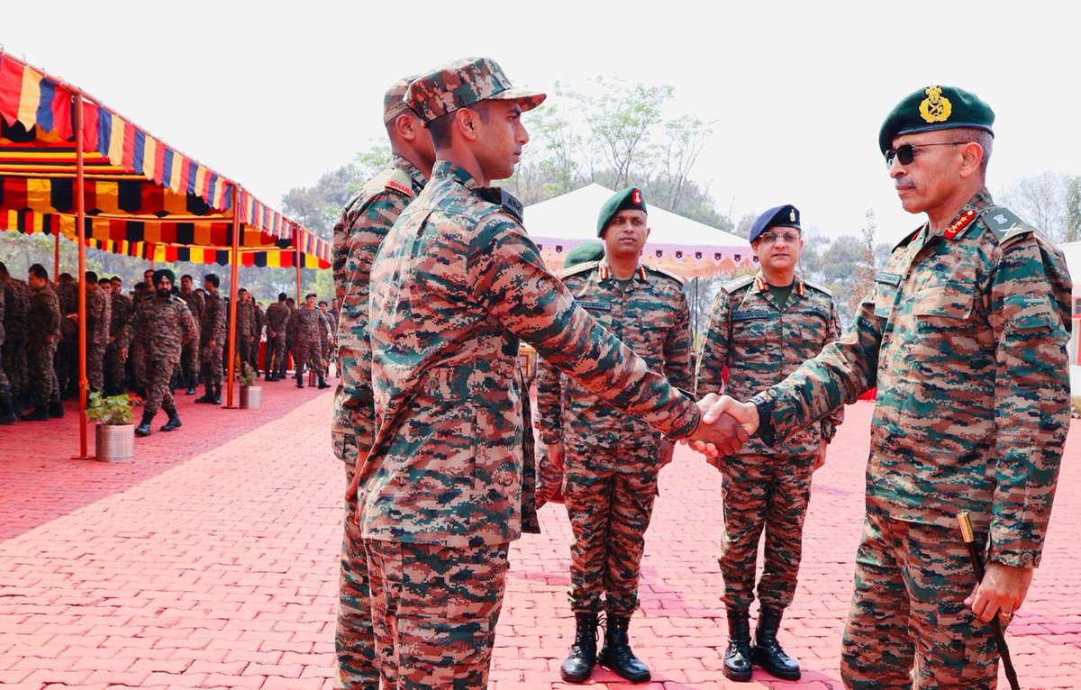 easterncomd's tweet photo. #IndianArmy 
#EasternCommand 
#RedHornsDivision
#OperationalReadiness 
#NationFirst 
#OnPathToTransformation

𝐓𝐇𝐈𝐌𝐀𝐘𝐘𝐀 𝐓𝐑𝐀𝐈𝐍𝐈𝐍𝐆 𝐍𝐎𝐃𝐄 : 𝐅𝐎𝐑𝐆𝐈𝐍𝐆 𝐖𝐀𝐑𝐑𝐈𝐎𝐑𝐒 𝐅𝐎𝐑 𝐅𝐔𝐓𝐔𝐑𝐄 𝐖𝐀𝐑𝐒

Lt Gen RC Tiwari, #ArmyCdrEC visited #UmroiMilitaryStation and inaugurated Thimayya Training Node. The integrated training node, comprising of thirty outdoor and indoor training modules, has been created for structured, progressive and tech enabled training to prepare the soldiers for contemporary and future warfare.

@adgpi
@SpokespersonMoD
@HQ_IDS_India
@indiannavy
@IAF_MCC
@official_dgar
@ProDefKolkata
@IndiaCoastGuard
@HQ_DG_NCC
@GajrajCorps_IA

Facebook  - https://t.co/9mSYcoo7ae
Instagram  - https://t.co/IEOGWg0oxr