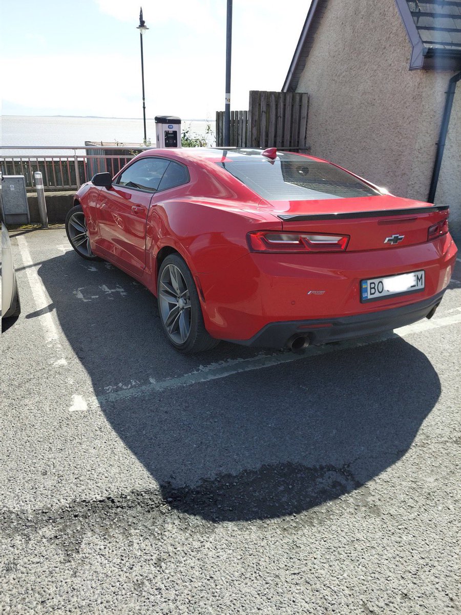 TheLiberal_ie's tweet image. This Ukrainian car is in Ireland 2 years, paying no car tax, no NCT and no VRT.

If it was an Irish person, they’d get 30 days to pay VRT or the car confiscated.

If an Irish driver’s tax is out, fine or seized.

So if gardai stop you at a checkpoint this week, show them this…