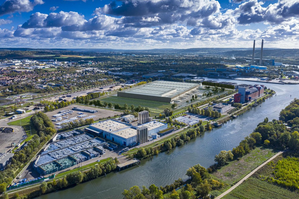 le_Parisien's tweet photo. Yvelines : Ikea choisit le port de Limay pour livrer une partie de la France via la Seine
➡️ https://t.co/xnpPsrlEIA https://t.co/Is5XESAxso