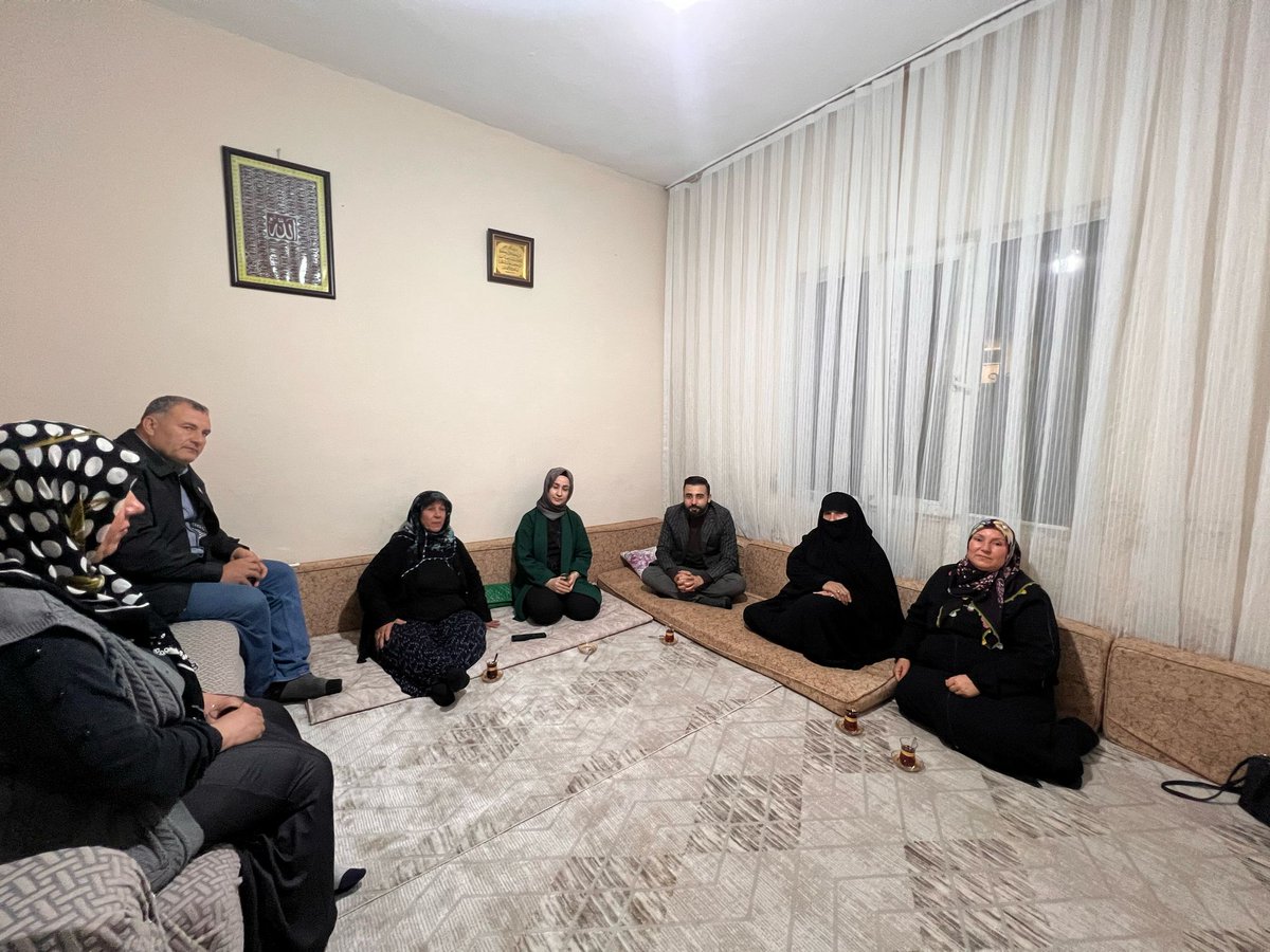akpartiurfa's tweet photo. Ramazan’ın dayanışma ruhunu ve bereketini paylaşarak büyütüyoruz.🌙

Ramazan ayının bereketiyle hemşehrilerimizin gönül sofralarına konuk olduk. Bizleri sofralarına konuk edip, gönülden sohbetlerine ortak eden hemşehrilerimize teşekkür ediyoruz.

Şanlıurfa'mızın manevi ikliminde tuttuğumuz oruçlarımız, ettiğimiz dualarımız kabul olsun, birliğimiz ve beraberliğimiz daim olsun.

#GönülSofrası
#ŞanlıurfadaRamazan #Ramazan                   
#SevdamızŞanlıurfa
@RTErdogan @Akparti @milhamigunbegi @bybekirbozdag 
@efkanala @mustafaelitas @Hayati_Yazici @abuyukgumus @aliihsanyavuz54 @acarfaruka @SirakayaZafer @drbetulsayan @mustafademir @ZeybekciNihat @AhmetBOgutken @belginuygur10 @sevilay_tuncerr @mustafasenbd @DrOmerileri @zorlu77 @DrYerebakan @HuseyinYayman @omerrcelik @eyupkadirinan @tugbaisikercan @avyusufibis @Ziverozdemir @AEminOnenOfis @ProfDrDusak @ibrahimeyyupogl @malicevheri @CYAZMAC @HikmetBasak_63 @av_mfaruk @umuttuncertr @Malikurt14 @AieNacar @Mehmet_Kirmizi1 @KmlttinYlmztkn @ZehraAy0663 @furkankucukk_