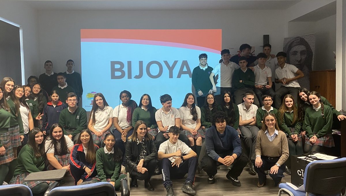 👩‍🎓🧑‍🎓 Programa «La Empresa Familiar en las Aulas» | #Bijoya acerca el valor de la empresa familiar a los estudiantes del Colegio <a href="/JesuitinasPna/">Jesuitinas Pamplona</a> 

👉 41 alumnos de 4.º de ESO del Colegio Jesuitinas de #Pamplona participaron el 14 de marzo en una doble sesión adefan.es/bijoya-acerca-…
