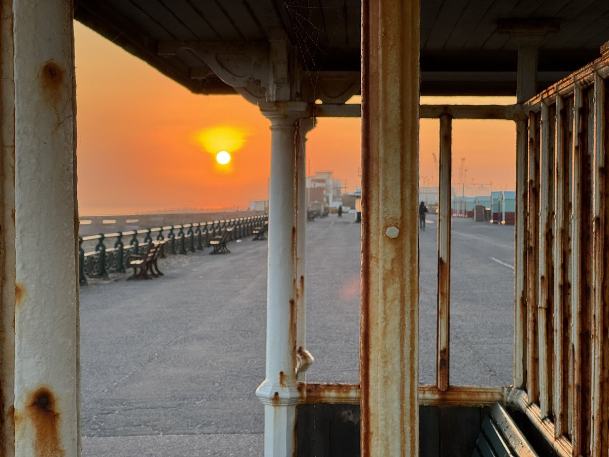 peterboo's tweet image. That’s why I live by the sea and put up with a 2 hour commute now