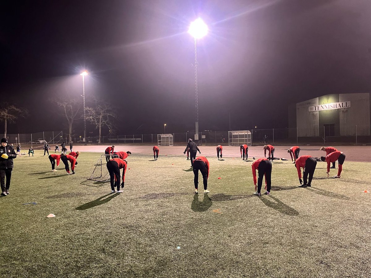 pashofestim's tweet photo. IGÅR och IKVÄLL!

Tränarutbildning UEFA C och mikrogruppsbesök hos Robert i Färjestadens GoIF samt Joakim i Mönsterås GoIF. Opponenter Erik från IFK Berga, Donald och Rickard från Kalmar FF samt Ibrahim från Nybro IF.

#RTP2025 #KalmarFF #SmålandsFF https://t.co/gYqkXSlSxk