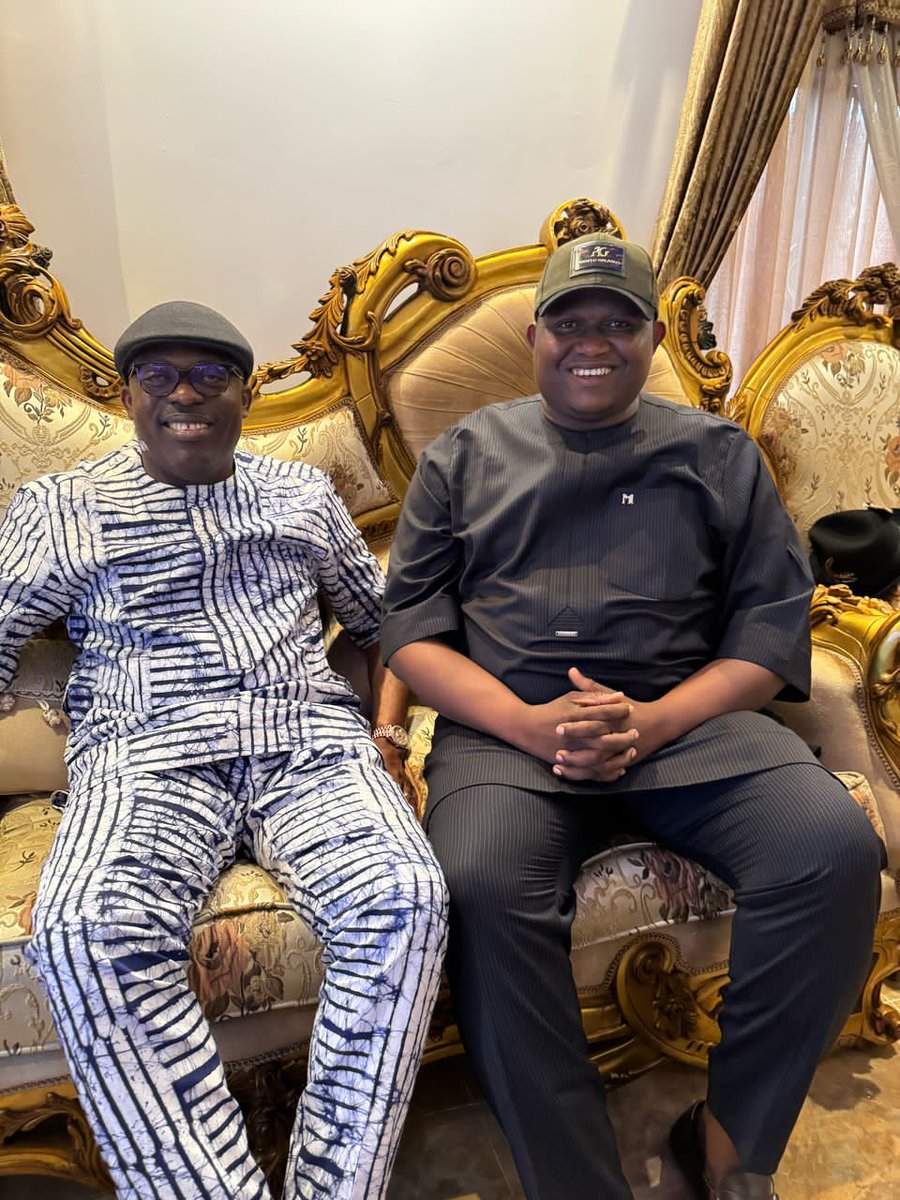 AmbChijioke's tweet image. Unbent.

Unbroken.

Unperturbed.

LOYALTY IS 100%

With the Governor of Rivers State, Sir Siminalayi Fubara, at his private residence.