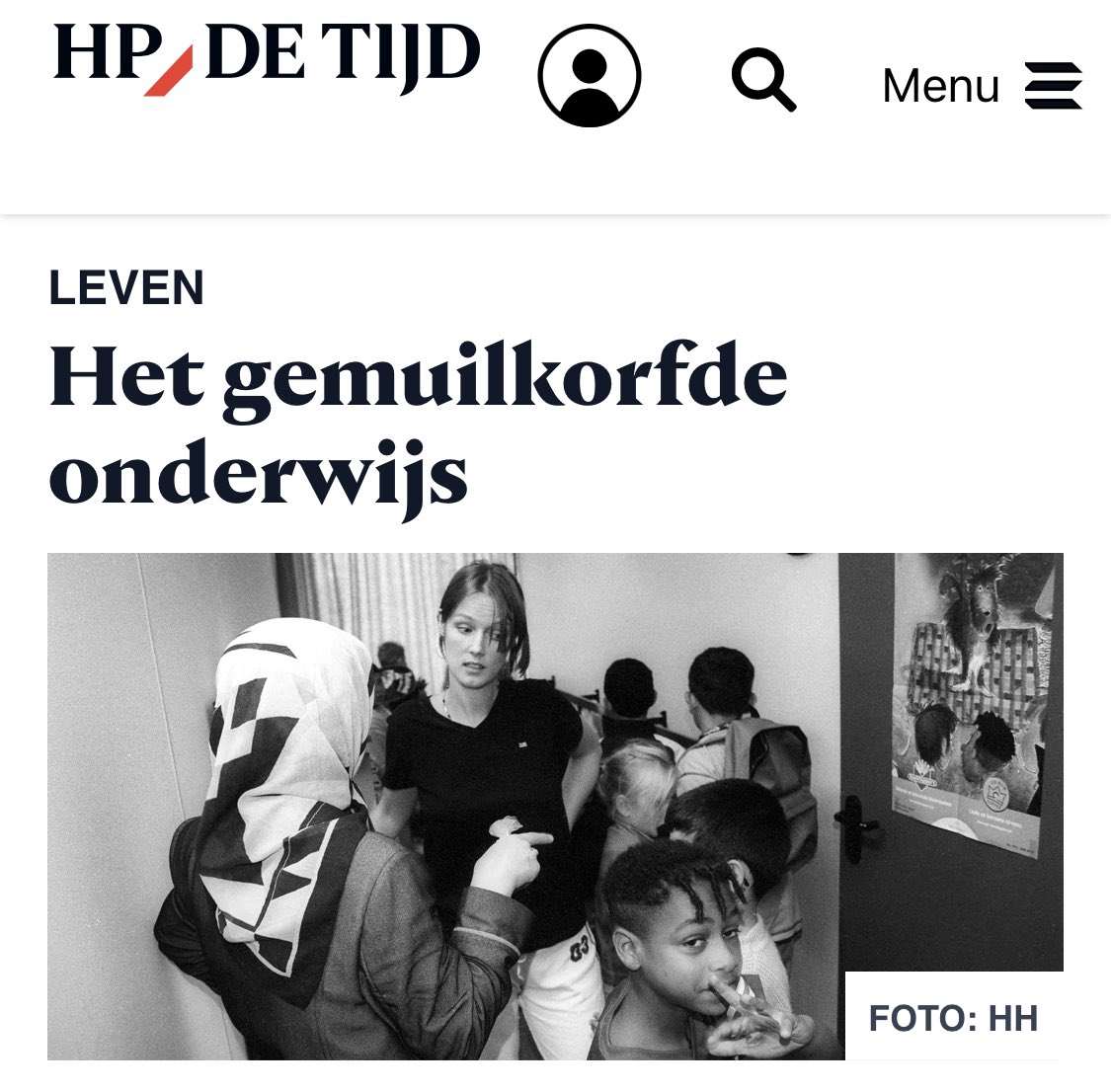 EenExWokeDocent's tweet photo. “Ik ben een vrouw, geen moslima, en ik ben sowieso niet gelovig, dus ik sta met 10-0 achter bij de islamitische leerlingen. Ze kijken me niet aan en geven gewoon geen antwoord.”

“De minuut stilte voor de Bataclan-aanslagen werd door moslimleerlingen gesaboteerd. Ze maakten lawaai. Het was beangstigend.”

“Jongens noemden me hardop een hoer, omdat ik een korte rok droeg. Ze zeiden: ‘Ik hoef niet naar een vrouw te luisteren.’”

“Een leerling begon in de docentenkamer te bidden met een matje. Puur provocatie.”

“Mijn Joodse collega hield zijn achtergrond geheim. Hij wist: anders ben ik aangeschoten wild.”

Tja… Van wie zijn deze ervaringen? 
Juist! Leraren in Nederland.

En wat doen schoolbesturen? Wegkijken. Intimiderende leerlingen blijven zitten. Docenten worden niet gesteund. De islamitische Koranschoolmoraal regeert het klaslokaal.

Het onderstaande baanbrekende artikel in @HPdeTijdNL legt de vinger op de zere plek: de angstcultuur, het wegcijferen van westerse waarden en het morele failliet van het onderwijssysteem in islamiserend Nederland. 

LEES: https://t.co/r6PqjbcyXj