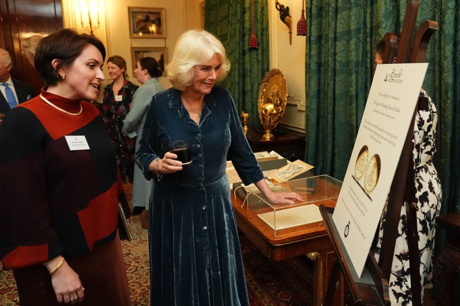 📚 Queen Camilla launches The Queen's Reading Room Medal during star-studded reception at Clarence House 🎖️ 

Get all the details on what this medal is for here: buff.ly/DOnFXgO