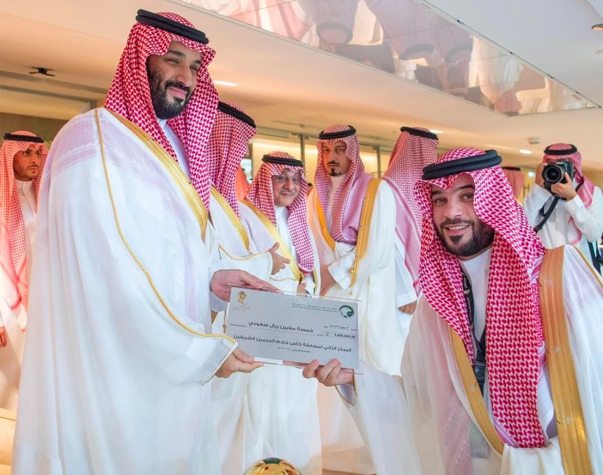 في ليلة السابع والعشرين من شهر رمضان المبارك ومن مكة المكرمة  
هذه الليلة الفضيلة المباركة نستذكر اجمل بيعة لقائدنا الملهم #سمو_سيدي_ولي_العهد على العهد والوعد باقون ياسيدي حفظك الله لوطنك وشعبك وللأمتين العربية والإسلامية 
#الذكرى_الثامنة_لبيعة_ولي_العهد 🇸🇦🇸🇦
