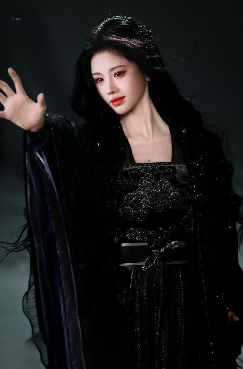 xiaosju's tweet photo. lu wuyi 🔥

#jujingyi #鞠婧祎 #veilofshadows #月鳞绮纪 https://t.co/JKrfJwGUn2