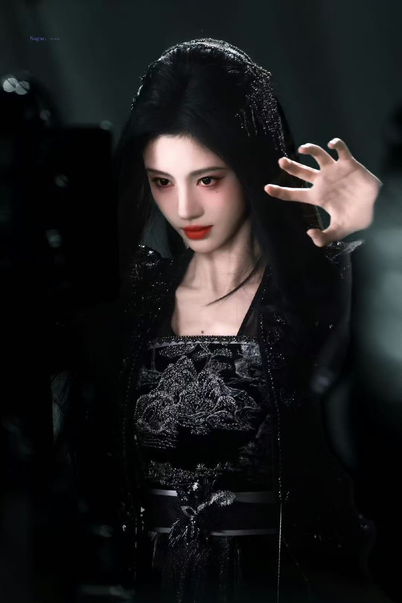 xiaosju's tweet photo. lu wuyi 🔥

#jujingyi #鞠婧祎 #veilofshadows #月鳞绮纪 https://t.co/JKrfJwGUn2