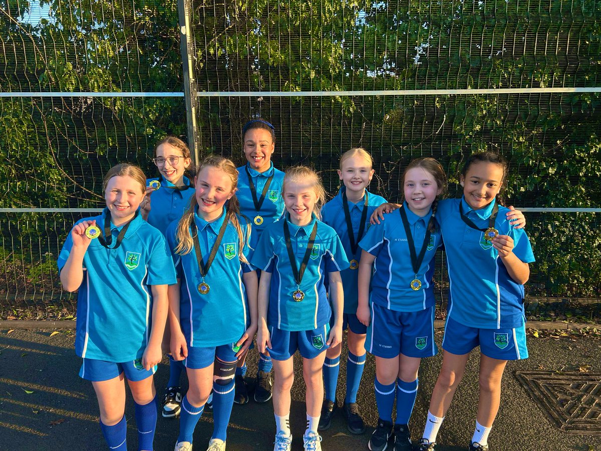There is no ‘G’ in Winner but there is in another GOLD medal 🥇 Walkwood’s invincible Year 6 Netball team producing the goods #nothinbutnet #undefeated #Reevoisourleader