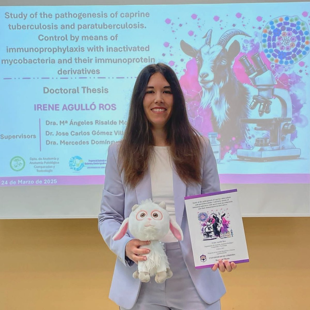 El pasado lunes, nuestra compañera <a href="/Irenear1996/">irene agullo ros</a> defendió con éxito su tesis doctoral: 'Study of the pathogenesis of caprine tuberculosis and paratuberculosis. Control by means of immunoprophylaxis with inactivated mycobacteria and their immunoprotein derivatives.' ¡ENHORABUENA!🎉