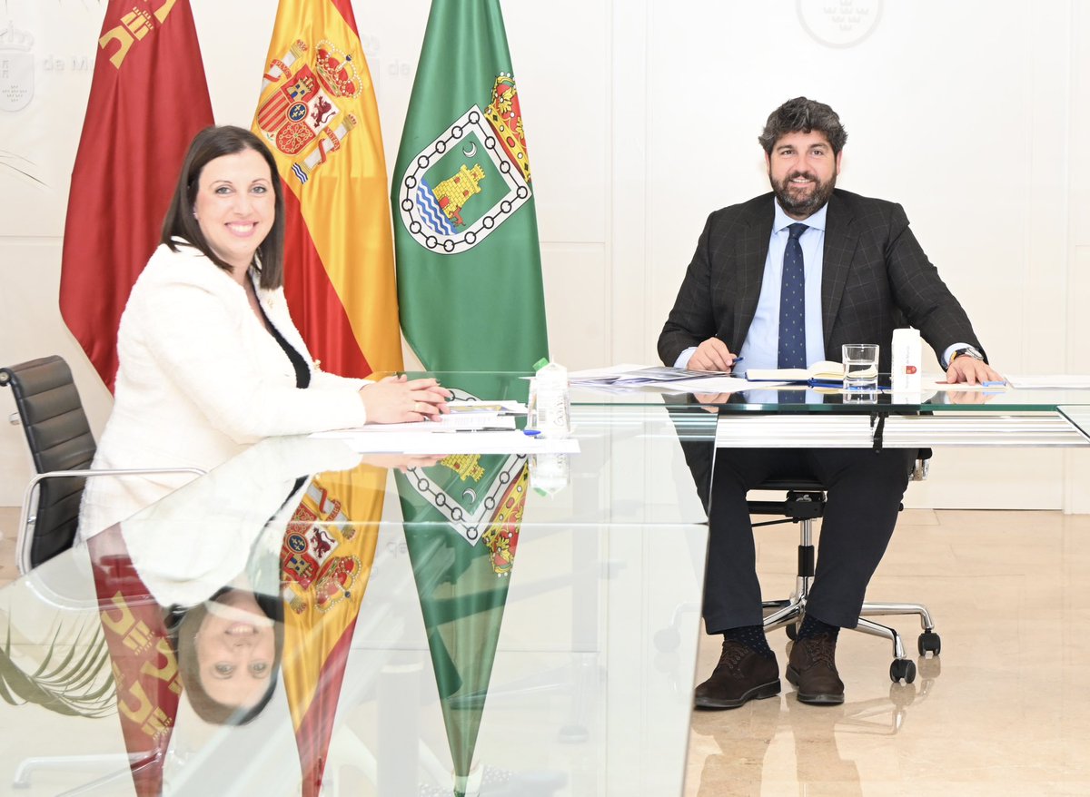 Fernando López Miras (@lopezmirasf) on Twitter photo El Gobierno <a href="/regiondemurcia/">Gobierno de la Región de Murcia</a> apuesta por el municipalismo y por dotar de mejores servicios a las localidades de la #RegióndeMurcia.
Seguimos trabajando de la mano de los ayuntamientos.
Esta tarde, reunión con la alcaldesa de Ceutí, <a href="/soniaalmela/">Sonia Almela</a>. El Gobierno <a href="/regiondemurcia/">Gobierno de la Región de Murcia</a> apuesta por el municipalismo y por dotar de mejores servicios a las localidades de la #RegióndeMurcia.
Seguimos trabajando de la mano de los ayuntamientos.
Esta tarde, reunión con la alcaldesa de Ceutí, <a href="/soniaalmela/">Sonia Almela</a>.