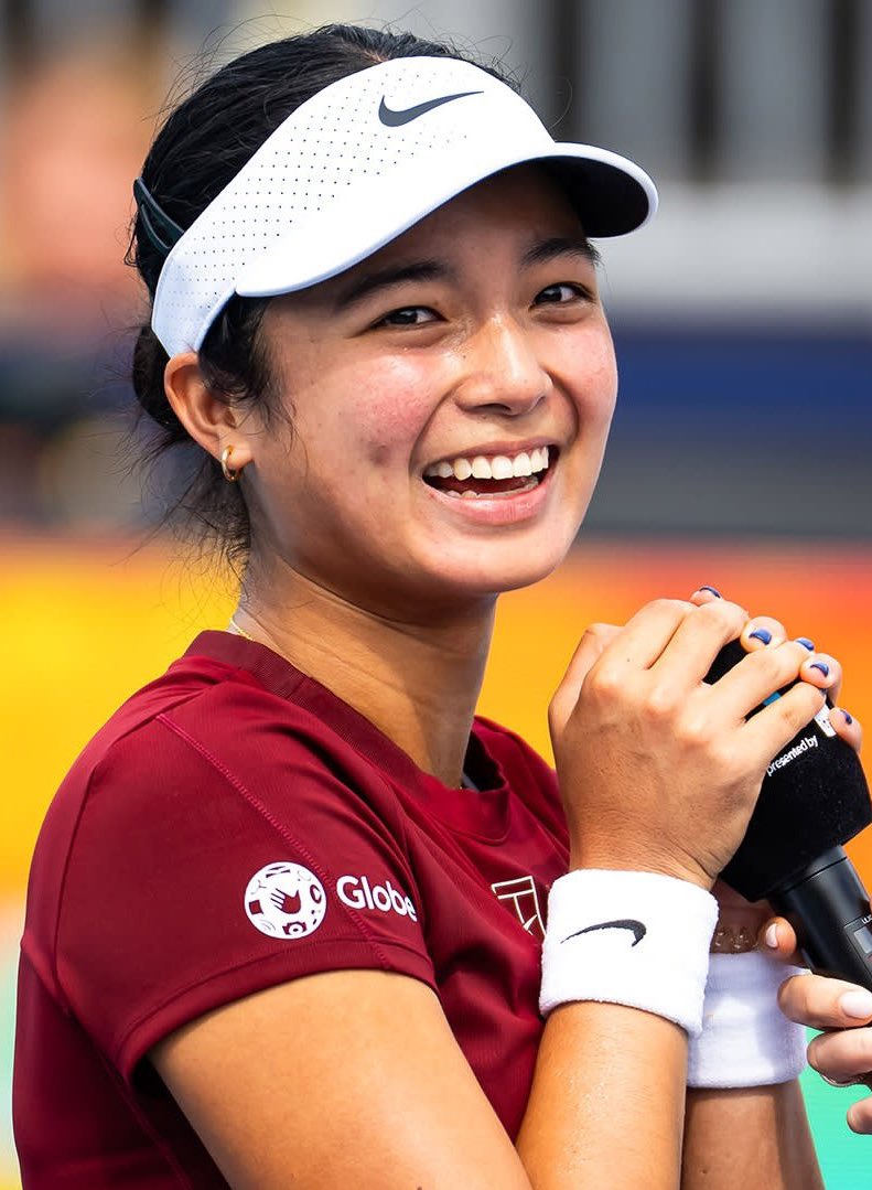 Eala d. Swiatek 6-2 7-5

Unreal. 

19 year old Alexandra is the 1st Filipino player to reach a WTA 1000 SF.

In her last match, she became the 1st Filipino player to beat a top 10 player.

Now, she’s beaten two.

Utterly floored at what we just watched.

She. Has. ARRIVED. 

🇵🇭❤️