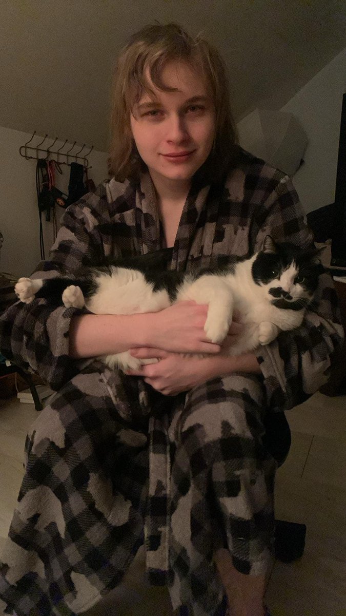 LynneMcbri8140's tweet image. A boy and his cat 🐈‍⬛ = ❤️ 
#ladycat #catswithmustaches #cowcat