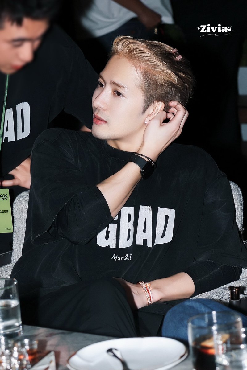 _jacksonloops's tweet photo. ATTRACTIVE https://t.co/10lLrqE2Yn