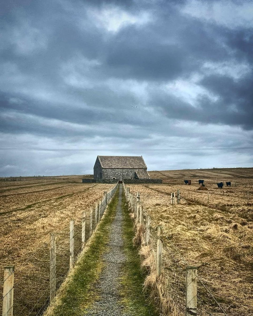ypma_albert's tweet photo. @jjvpeperstraten @RSchothans Ik ben ook enkele malen op Lewis en Harris ter kerke geweest.
Stoer Gaelic psalmzingen.
Doet denken aan Nijhuizum, Fr., als de recht- of vrijzinnige (?) ds. Bruinsma preekte niet uit de Bijbel maar over de 4 W's: land van water, wolken, wind en weidsheid ...
#calvinisme https://t.co/9eessmgf6I