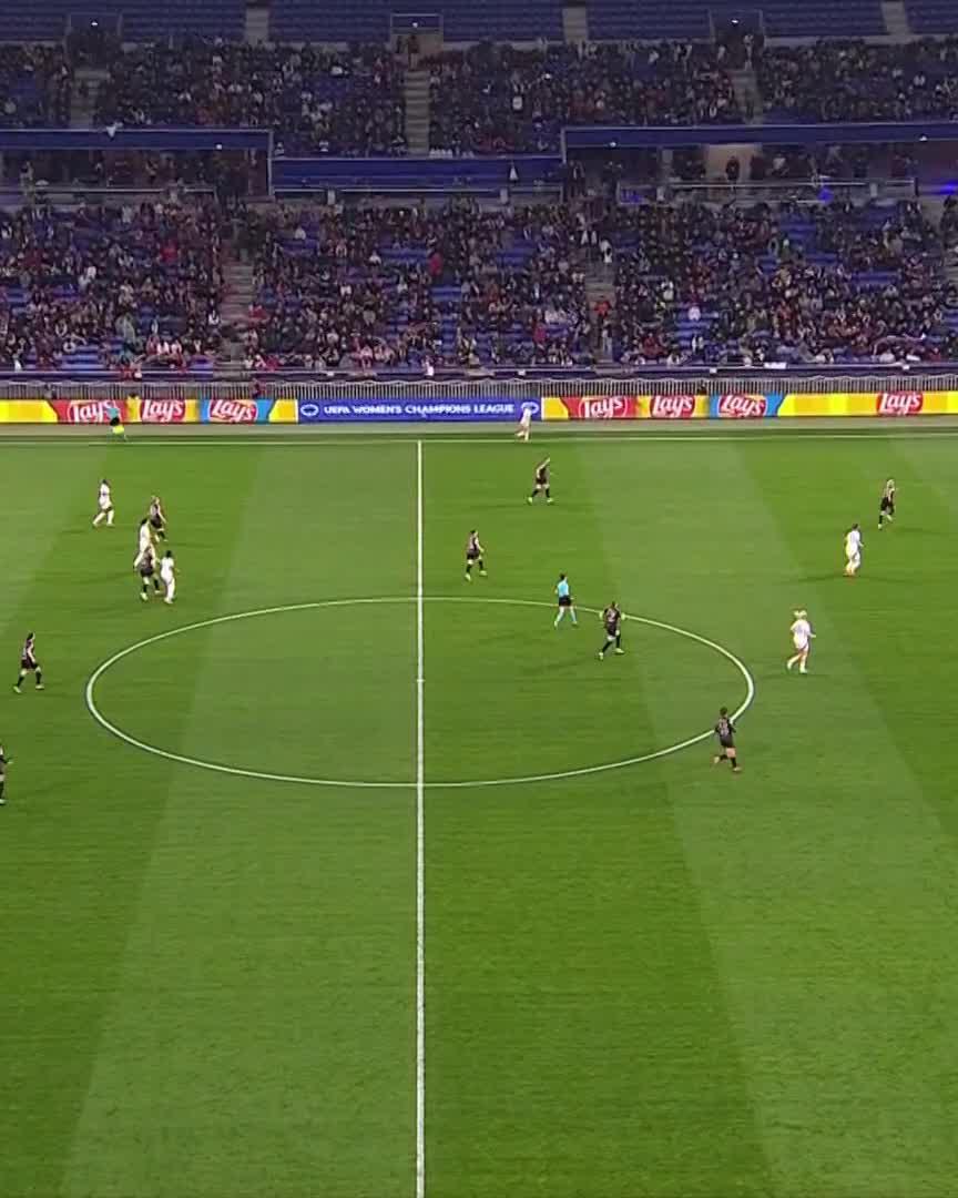 ⚡ DU-MOR-NAY ❗Lyon all square with Bayern, 1-1 on the night and 3-1 on aggregate so far!Watch the game live on DAZN & join the DAZN FanZone ▶️  #UWCLonDAZN #UWCL