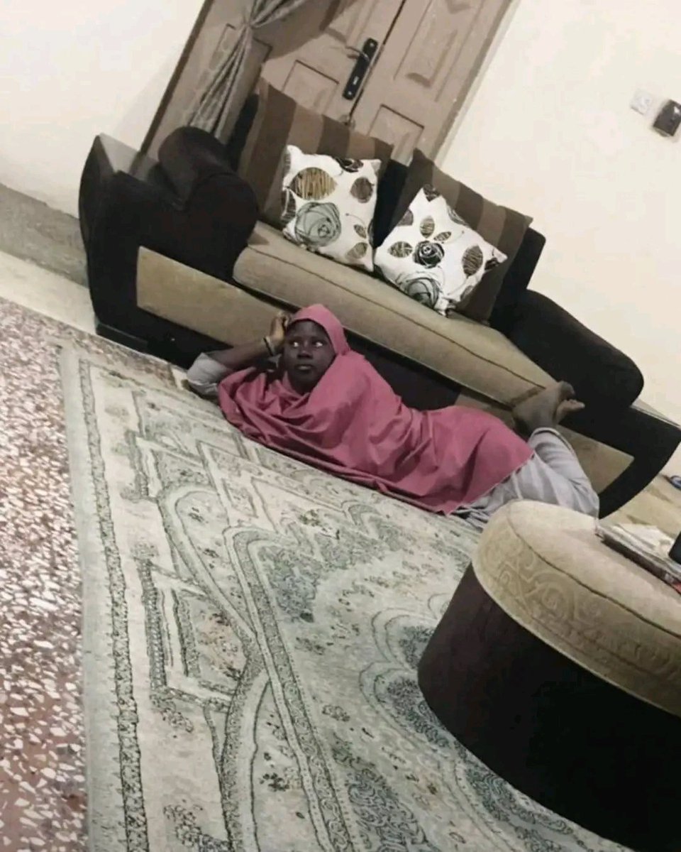 avouvahkhar's tweet photo. Mai aiki ce ta saci
Gold worth 580k,
100k cash
Wallet together with ATM card and Id card/ cash,
Ta gudu

Dan Allah duk wnda yaganta should contact
08147533707
She is from madobi
Sunanta maryam
Age range 18-20

Amma yar talla ce
Daga talla ne tafara aiki just 3days https://t.co/islCq5JUik