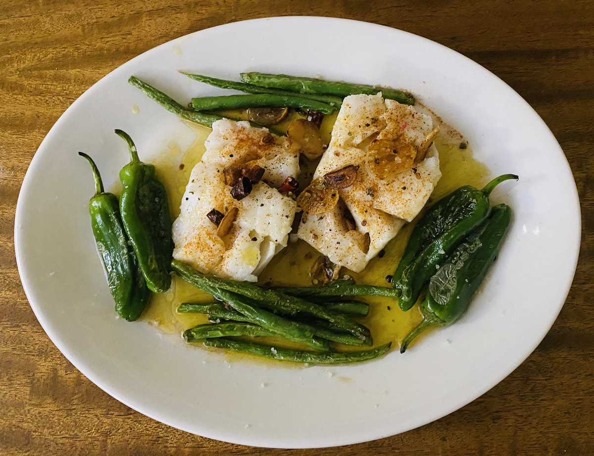 mikeyb1000's tweet image. #atlanticcod #cod with #padronpeppers #greenbeans #garlic #chili #evoo
