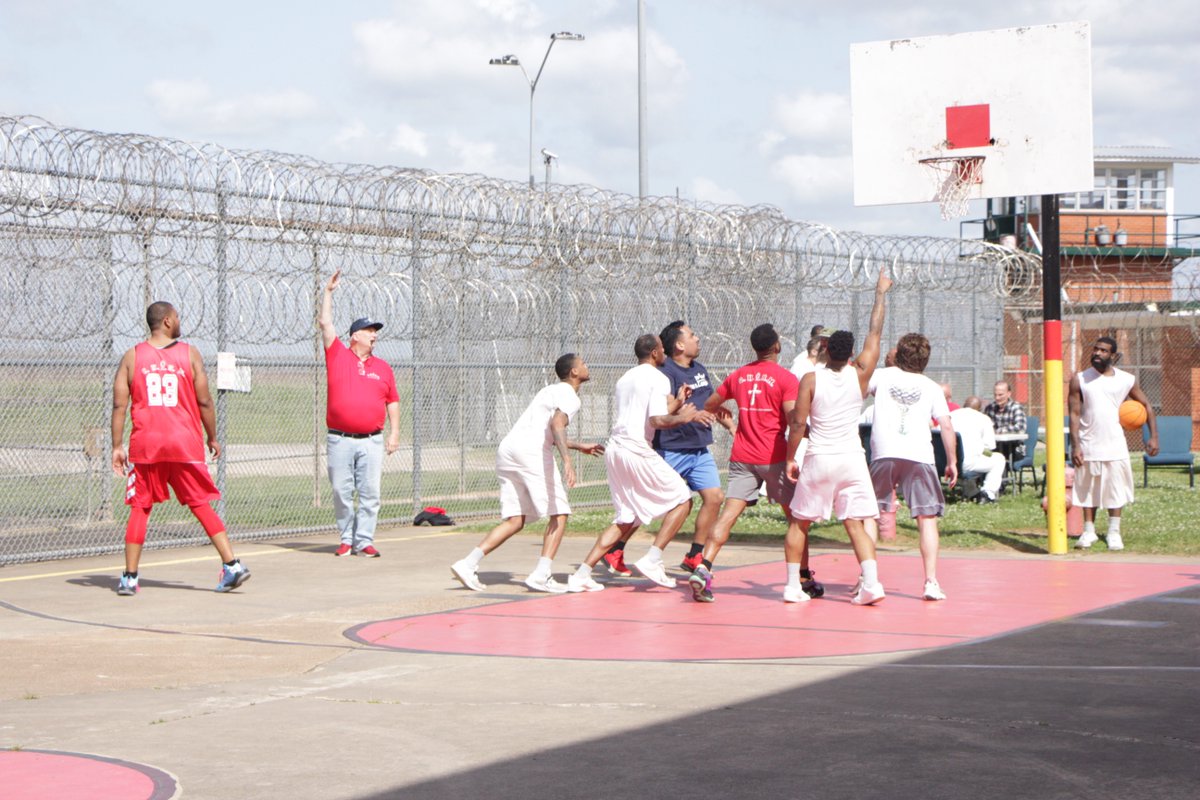 What an incredible day at the Stringfellow Unit! We had an amazing time worshiping together and shooting some hoops. Grateful for the opportunity to share joy in the name of Christ. 

Reminder to worship in the midst of trials! 
Acts 16:25  
#Charmprisonministry