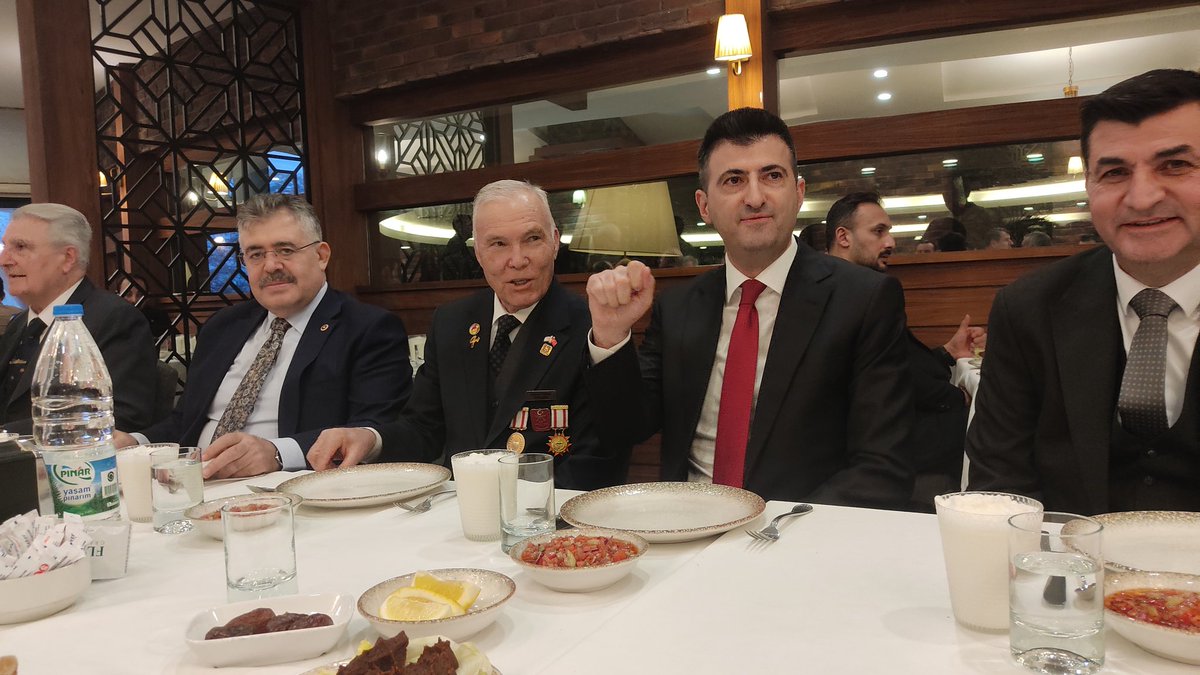 Bugün <a href="/TmsyGaziler/">T.M.S.Y GAZİ SAYILMAYANLAR</a> Başkanımız
Sn <a href="/ErtugrlGaziTmsy/">ERTUĞRUL GAZİ DEMİR</a> <a href="/TBMMresmi/">TBMM</a> Milli Savunma Komisyon Başkanı
Sn <a href="/hulusiakarmedya/">Hulusi AKAR</a> verdiği iftar davetine katılmıştır.
Misafirperverliği için başta <a href="/Akparti/">AK Parti</a> 'e 
Sn <a href="/hulusiakarmedya/">Hulusi AKAR</a> 
Sn <a href="/celebimehmet/">Mehmet Celebi</a>
<a href="/FeyziBerdibek1/">Feyzi Berdibek🇹🇷</a> 'e 
iftar yemeğine katılan tüm