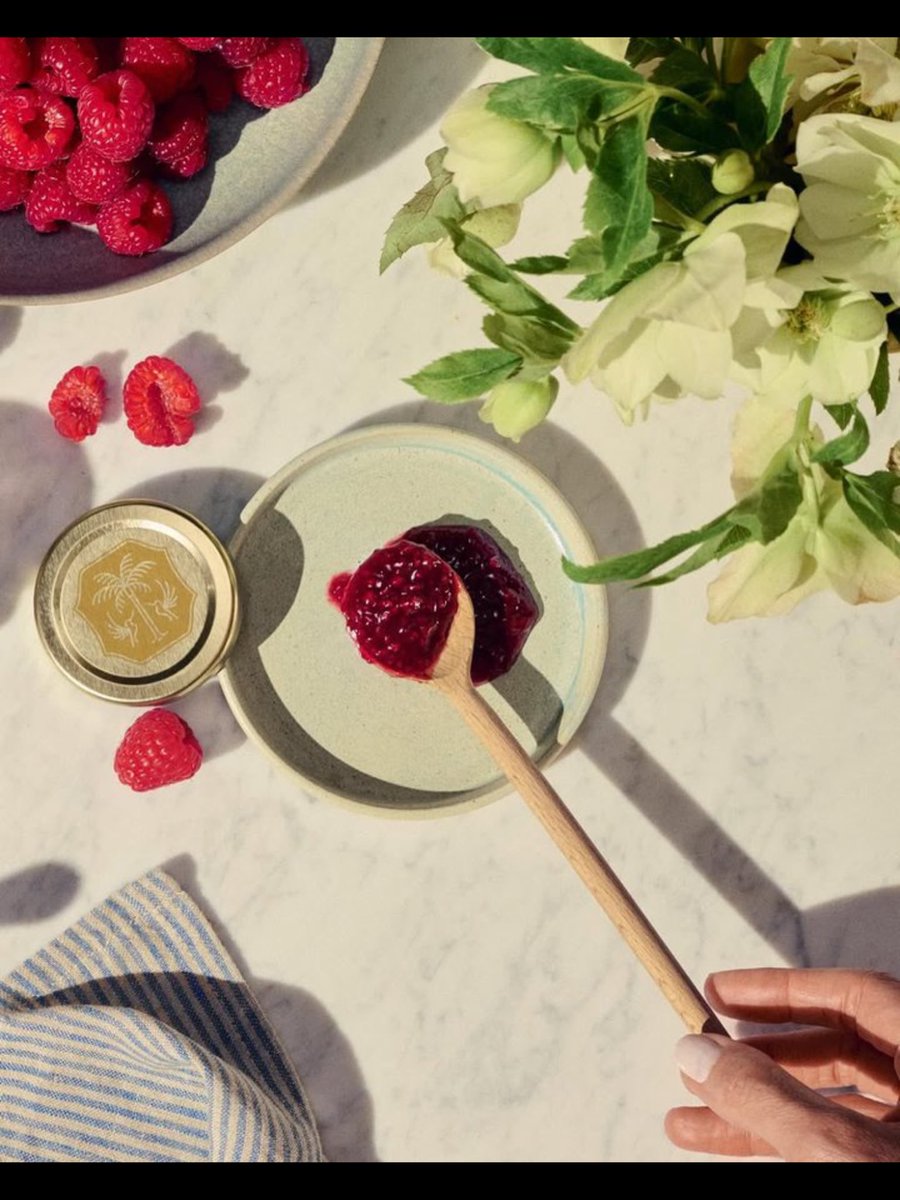 LovernGee's tweet photo. โI canโt even take how pretty the packaging is. Not to mention the Jam is THE JAM.โ ๐ค๐คญ
Hope you all noticed the spin on JAM ๐คญ๐ค Raspberry Spread ๐คญ๐ค
#RaspberrySpread
#WomenSupportingWomen
#AsEver
#MeghanSussex
#MeghanDuchessofSussex https://t.co/QF4Xf71g8d