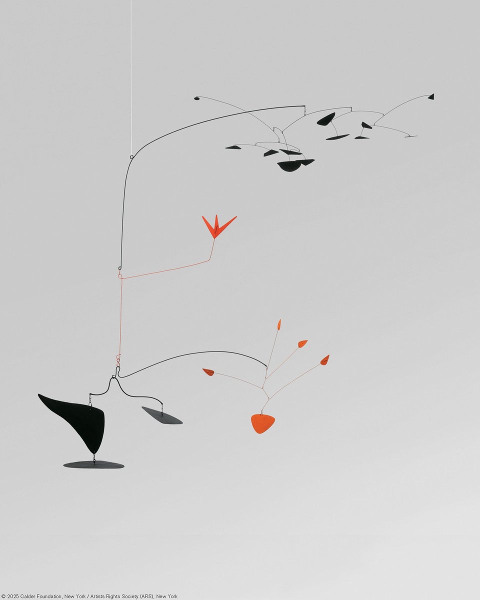 The primary axis of Calder’s hanging mobile Scarlet Digitals is sloped precipitously, creating a startling balancing act in which the lowest element nearly touches the floor. Read more: tinyurl.com/3j4rc346