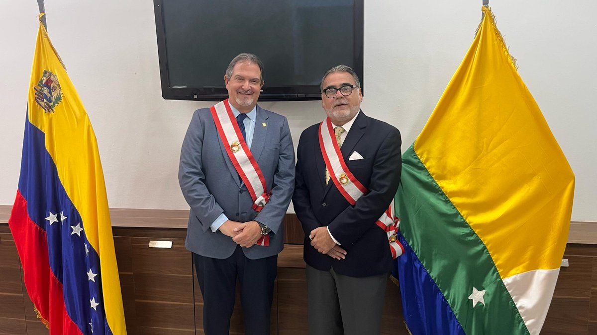 Este miércoles el presidente de Fedecámaras, Adán Celis Michelena, y Jesús Irausquín, presidente de Fedecámaras Nueva Esparta, fueron reconocidos con la “Orden General de División Francisco Esteban Gómez, en su “Clase Oro”, otorgada por la gobernación del estado Nueva Esparta.