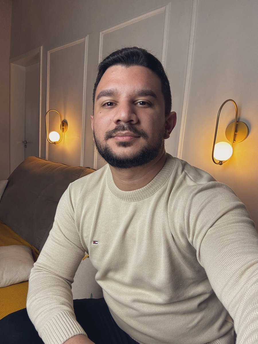 Alguém me falou esses dias: quem observa, não pergunta. E isso me representa 🤓