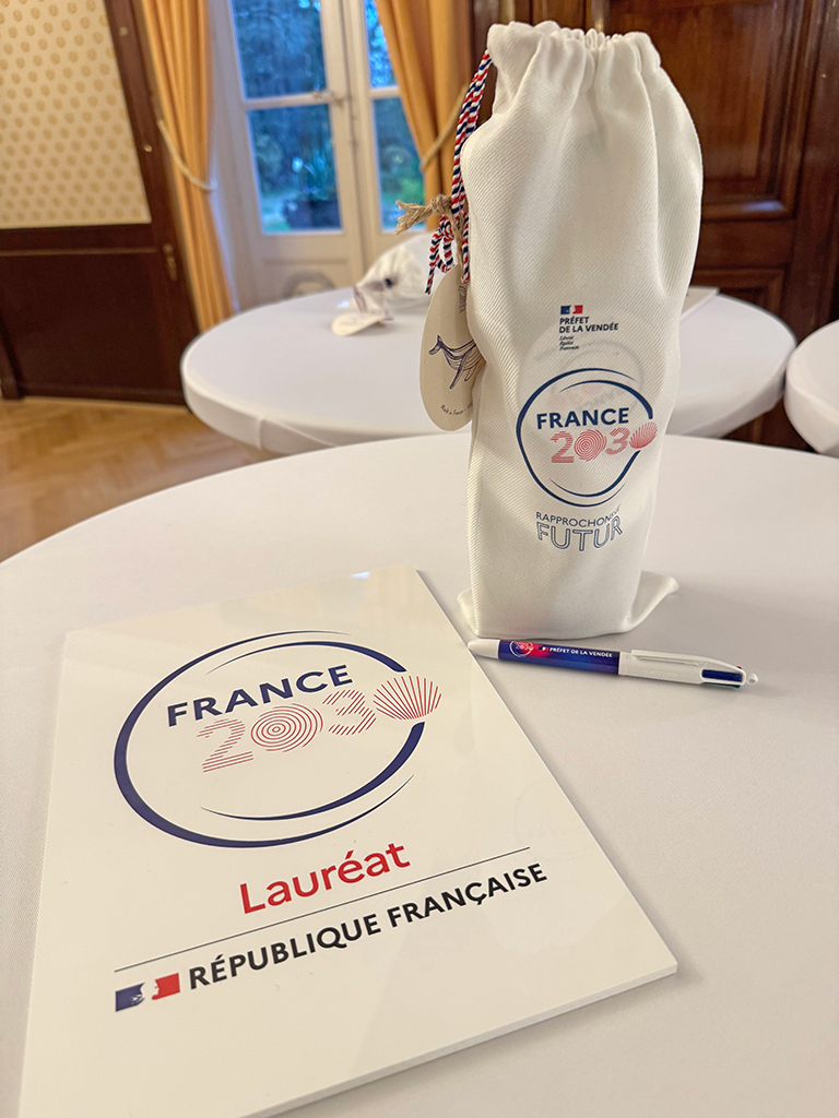 🏆#France2030 | Des entreprises innovantes mises à l’honneur en #Vendée : Gérard Gavory, <a href="/PrefetVendee/">Préfet de la Vendée 🇫🇷</a>, a remis les trophées aux lauréats du programme France 2030.
👉 49 lauréats entreprises, établissements publics et associations ont bénéficié du plan d’investissement
👉 Plus de