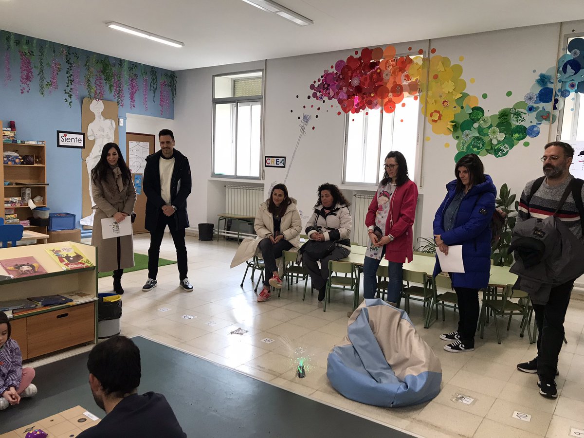 CeipPinoduero's tweet photo. Hemos recibido la visita de nuestros compañeros de @CEIPVillaRomana @CraLaEsgueva @ColePradera y @Claudio_CEIP que están realizando este curso el #PIEEFFA Una gran jornada compartiendo experiencias y sueños. @CSFPJCYL @educacyl @cfievalladolid https://t.co/42UYBtoLDX