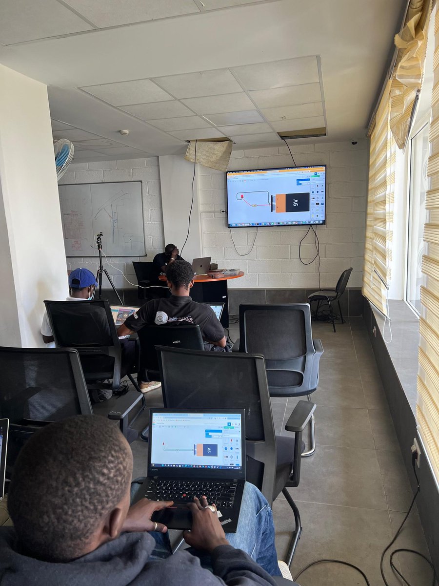 ODCSenegal's tweet image. Retour sur l’Arduino Day 2025
Une journée exceptionnelle dédiée à l’innovation et à la créativité au FabLab d’Orange Digital Center
Merci à tous les participants pour leurs projets inspirants et leurs échanges enrichissants. 🙏🏿
#ArduinoDay
#FabLabSolidaire
#OrangeDigitalCenter