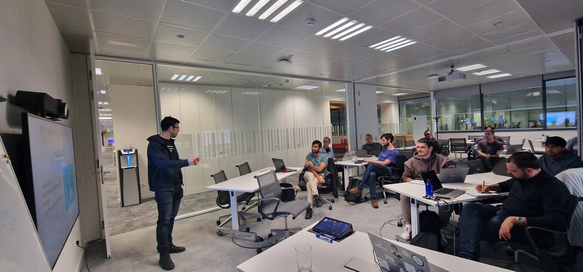 bcnswcraft's tweet image. Hoy estamos en las oficinas de @AdobeES con Ángel Rojo, @Gabo_bdcp y @anyulled probando la kata «Trip service» de @sandromancuso y explicando la técnica de la "costura" de Michael Feathers para legacy code 💪🏽
#refactoring #cleanCoding #tdd