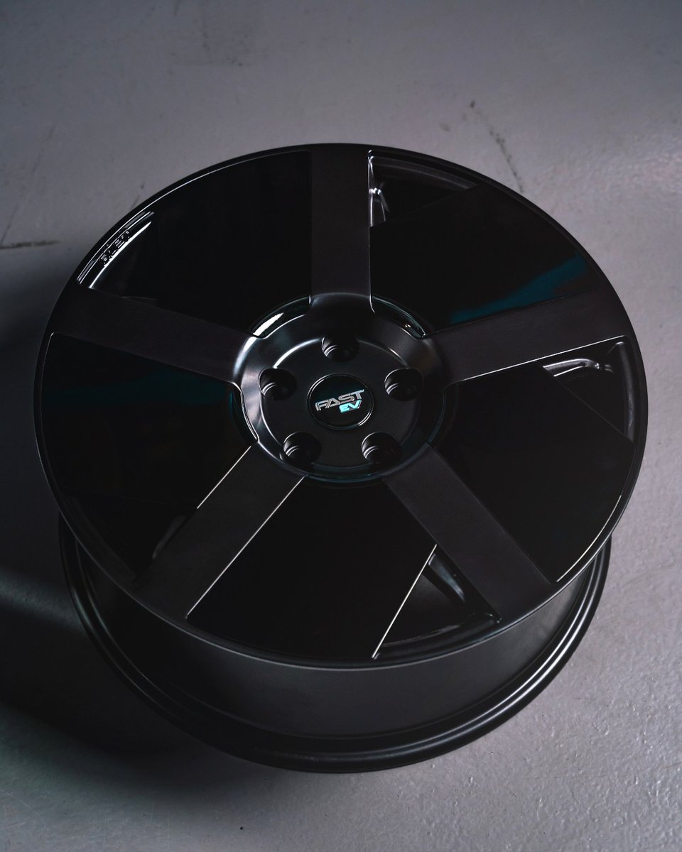 Fastwheelsalloy's tweet image. Bold. Sleek. Electric. ⚡️🖤

The EV06 Gloss Black is engineered for style and efficiency and tested to increase your EV's range by 5.8%.

#FastEV #EV06 #EV #Hyundai #Kia #Ioniq5 #EV6